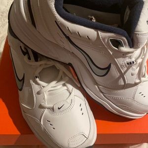 Nike 4E wide Nike Monarch lV size 8.5 NIB